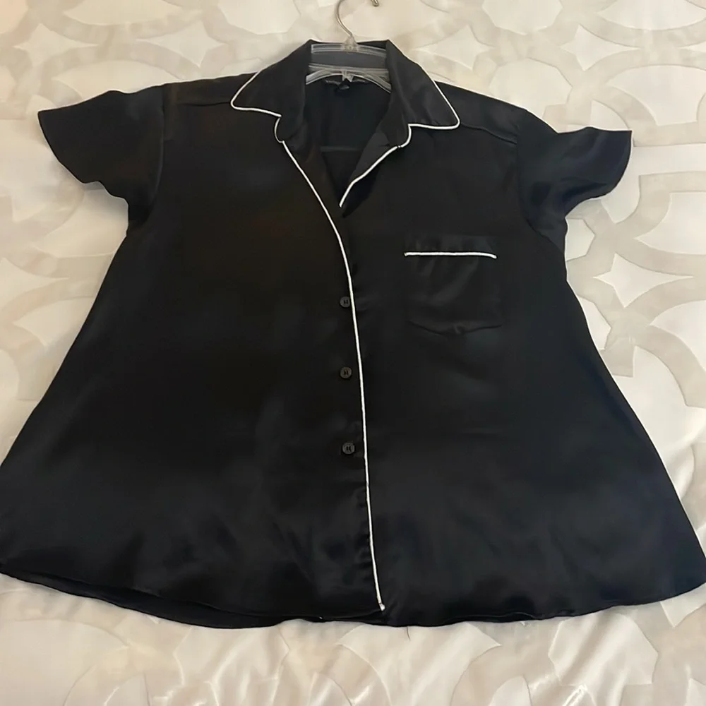 Victoria secret short sleeve black satin Pajama Top   Size XS - Picture 5 of 6
